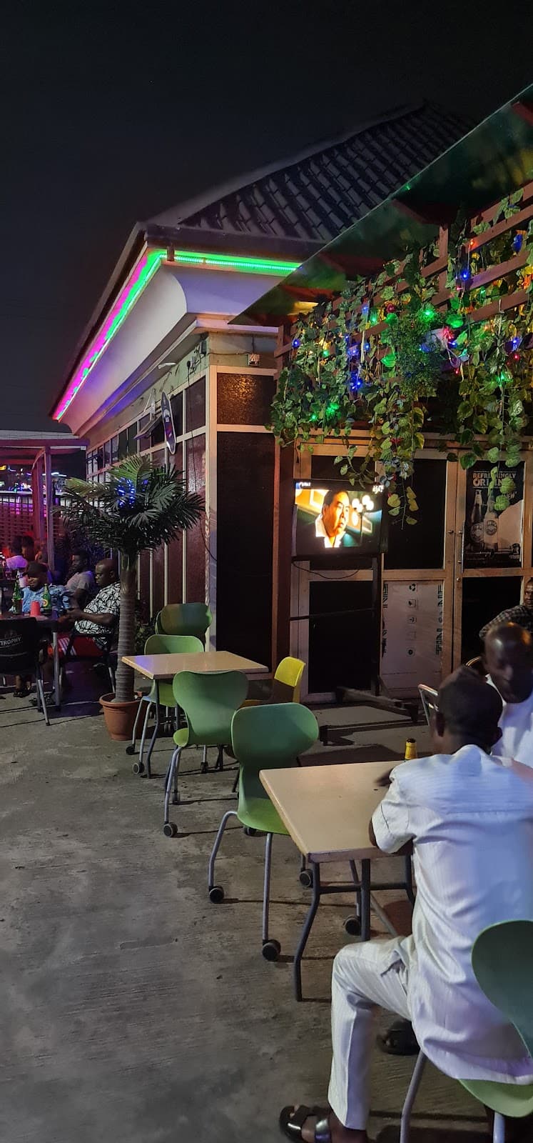 Royal Lounge & Royal Ride