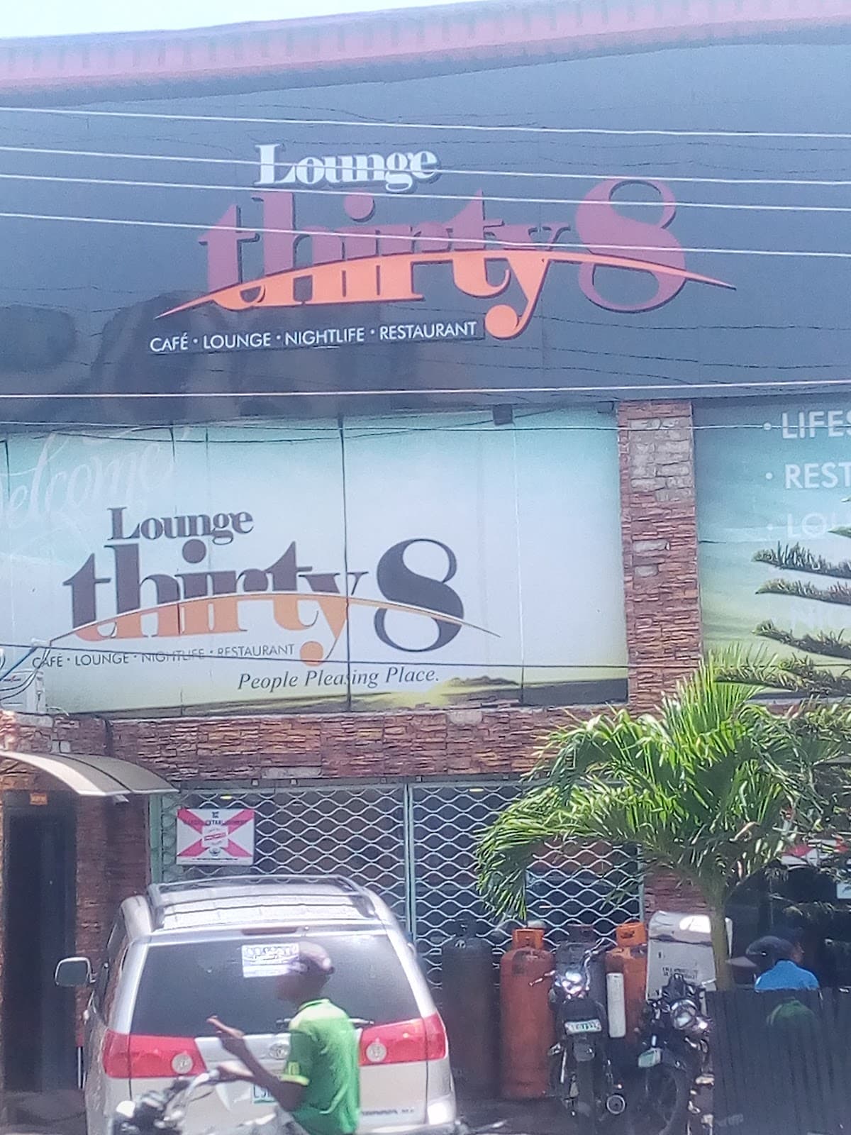 Lounge Thirty S Club