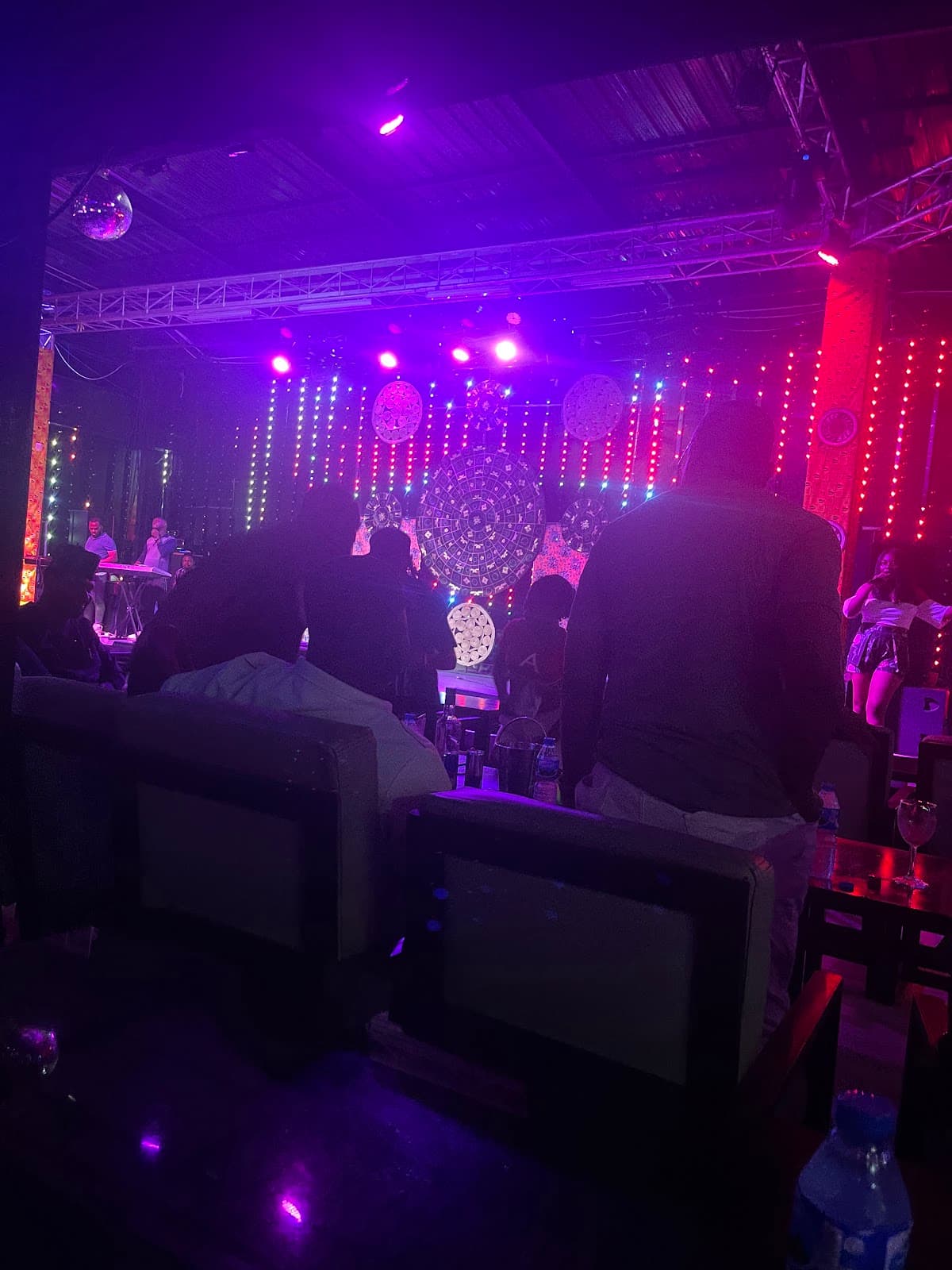 Blake Resort - Restaurant, Live music Lounge and Bistro - Garki Abuja