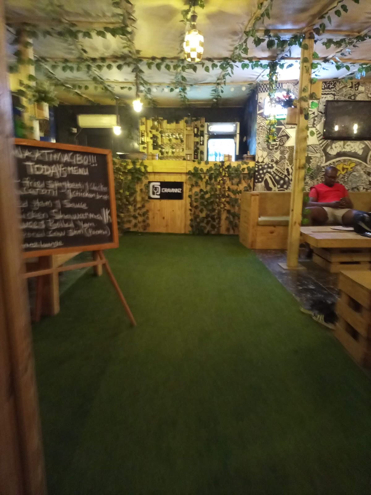 Cravinnz Lounge and Restaurant